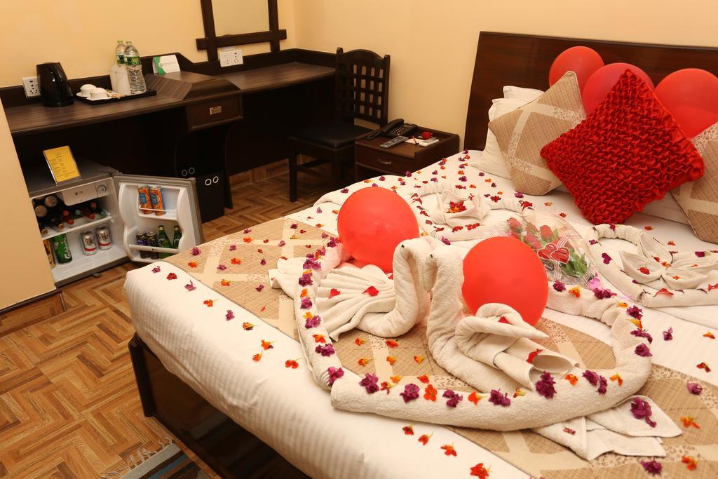 Hotel Peninsula Pokhara Eksteriør bilde