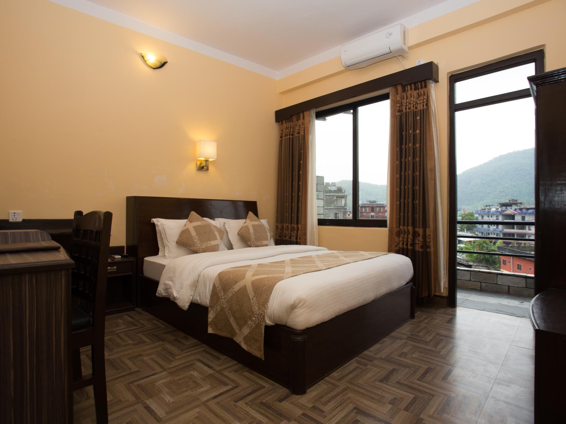 Hotel Peninsula Pokhara Eksteriør bilde