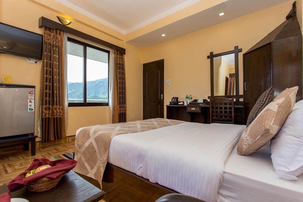 Hotel Peninsula Pokhara Eksteriør bilde