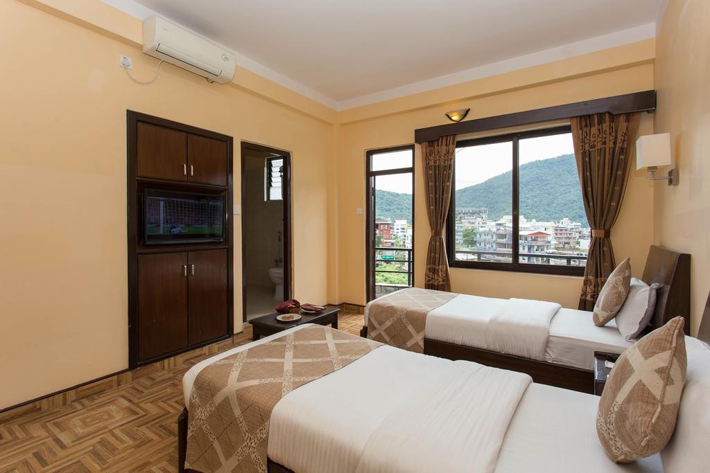 Hotel Peninsula Pokhara Eksteriør bilde