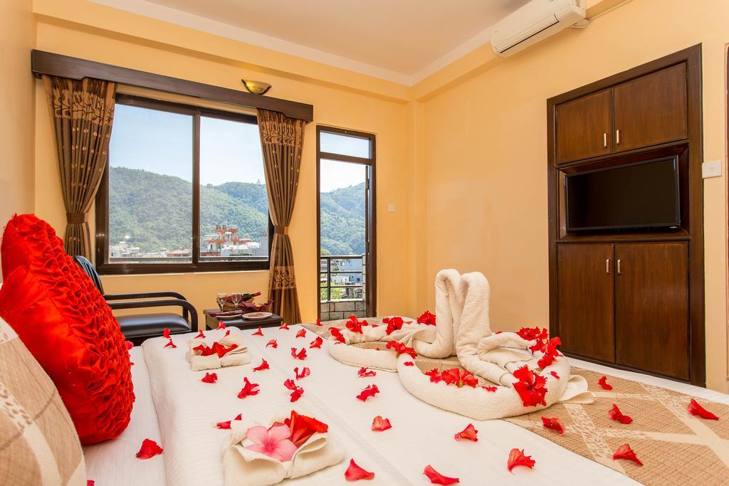 Hotel Peninsula Pokhara Eksteriør bilde