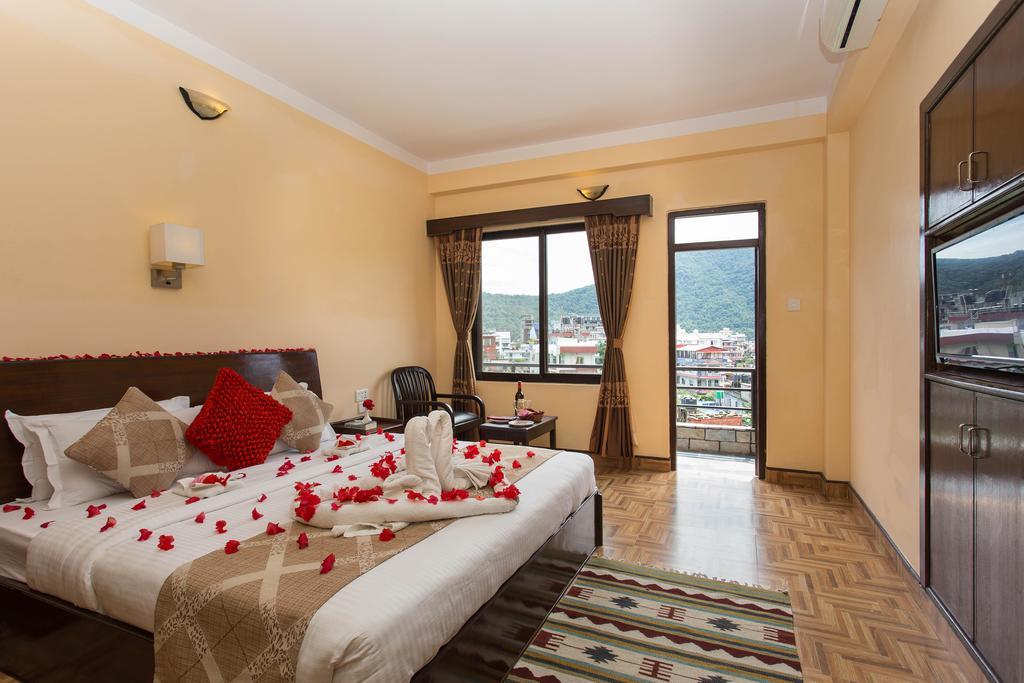 Hotel Peninsula Pokhara Eksteriør bilde