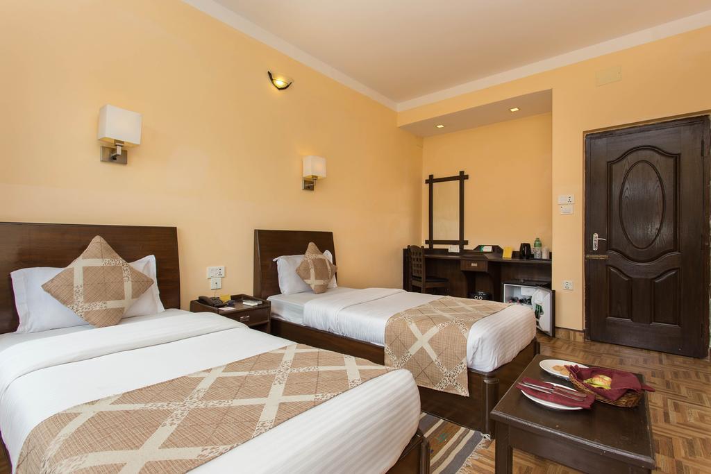 Hotel Peninsula Pokhara Eksteriør bilde