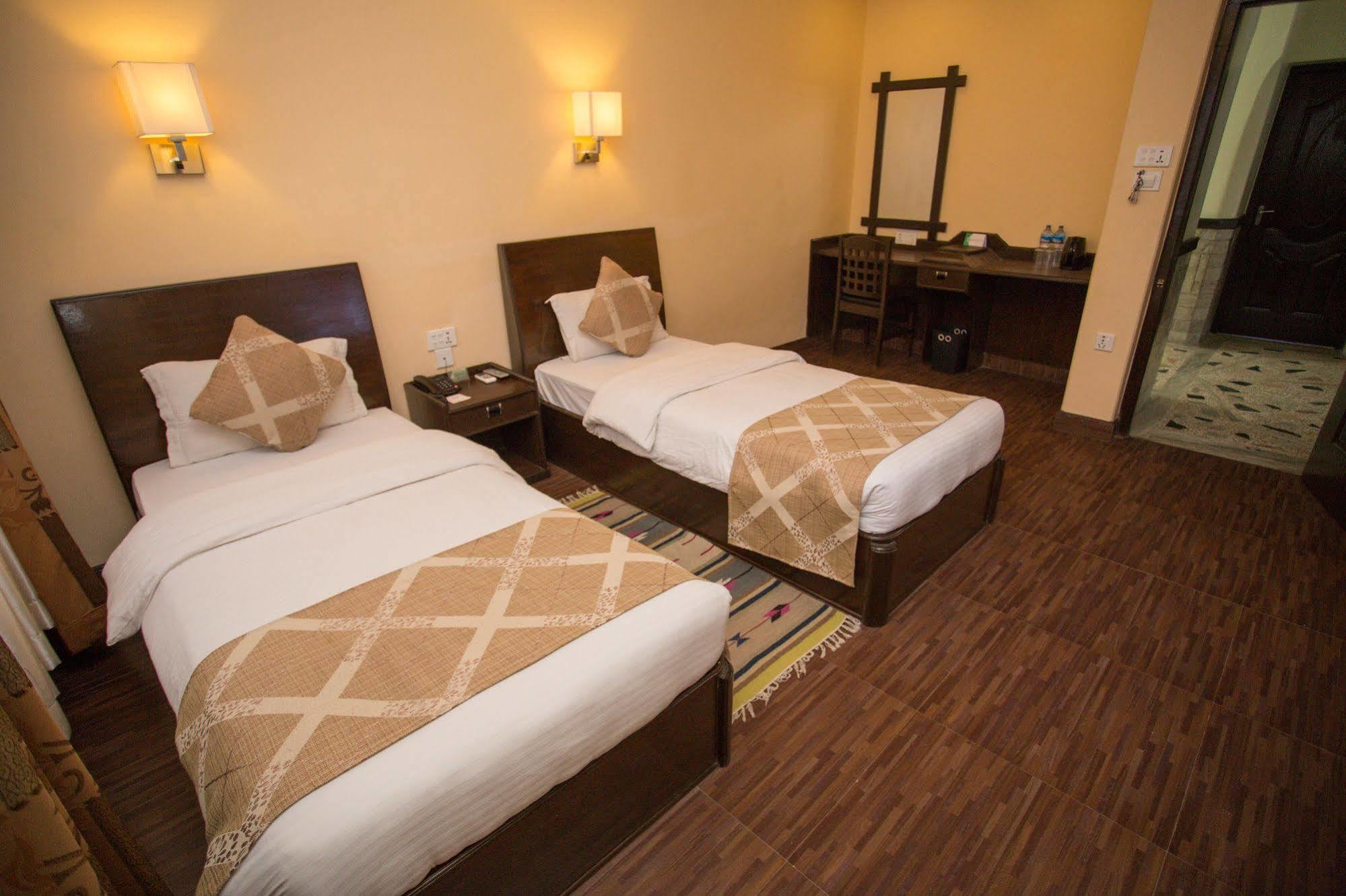 Hotel Peninsula Pokhara Eksteriør bilde