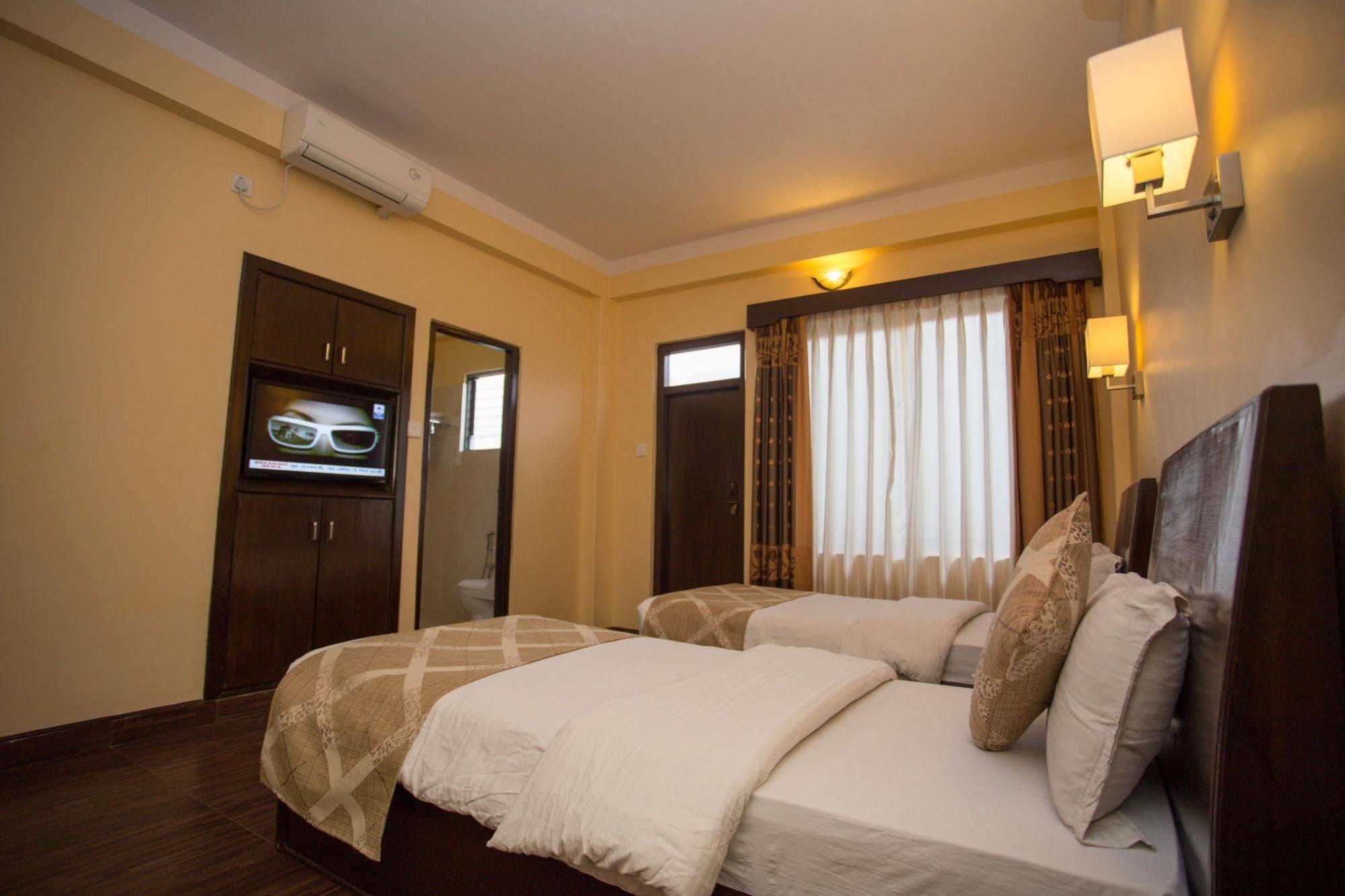 Hotel Peninsula Pokhara Eksteriør bilde