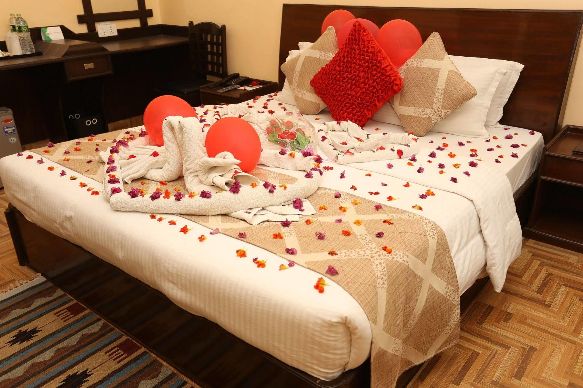 Hotel Peninsula Pokhara Eksteriør bilde