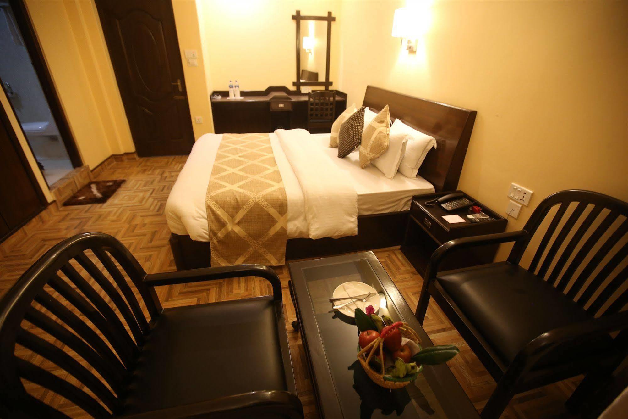 Hotel Peninsula Pokhara Eksteriør bilde