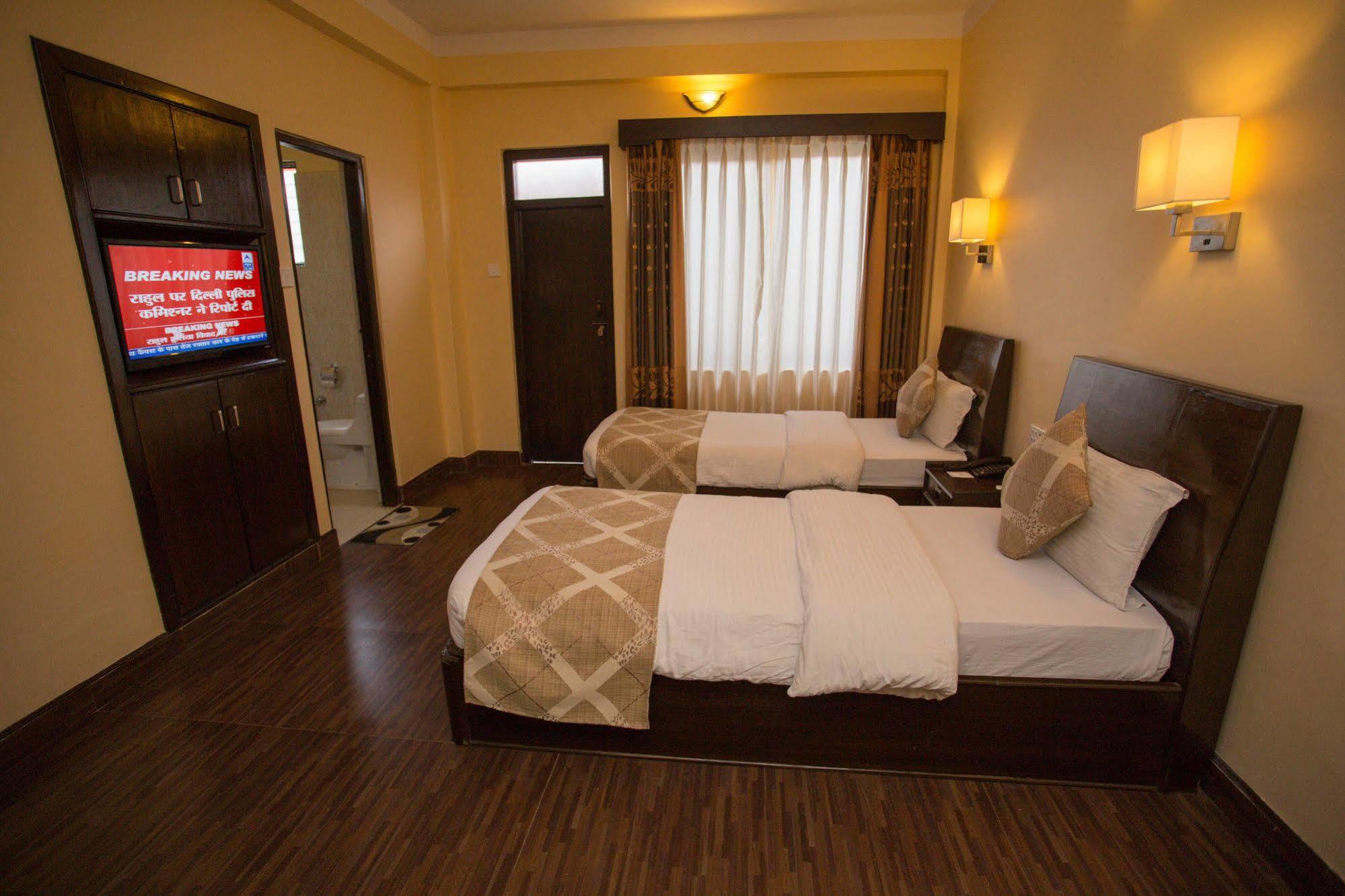 Hotel Peninsula Pokhara Eksteriør bilde